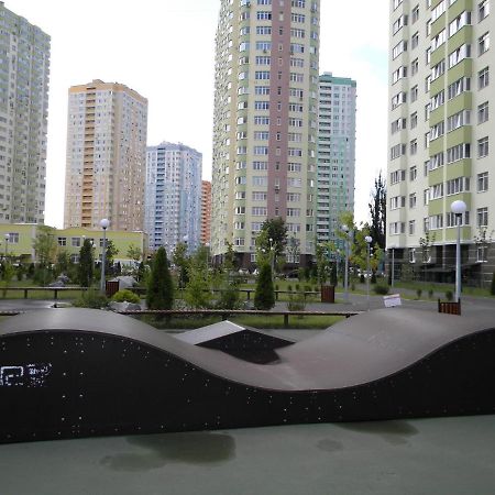 Квартира Парковые Озера Apartment Kiev Bagian luar foto