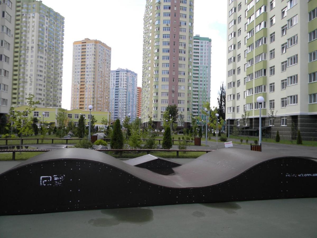 Квартира Парковые Озера Apartment Kiev Bagian luar foto